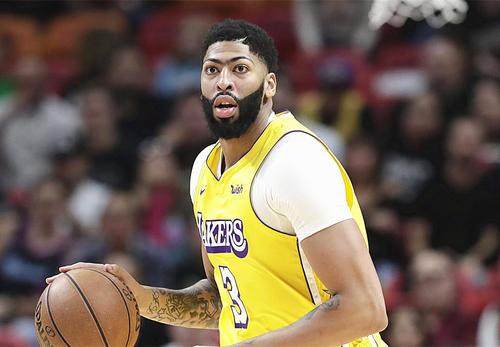 b体育官网-沃格尔:缩减轮换的决定很难 戴维斯休息时间太少